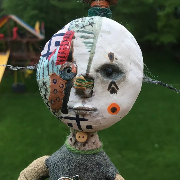 Hình ảnh các tác phẩm có phần u ám và creepy của cậu bé với những ý nghĩ rất riêng