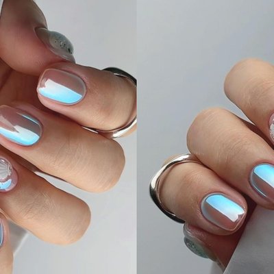 nail đẹp - bàn tay được sơn móng lấp lánh màu xanh-nude và đính charm vỏ sò
