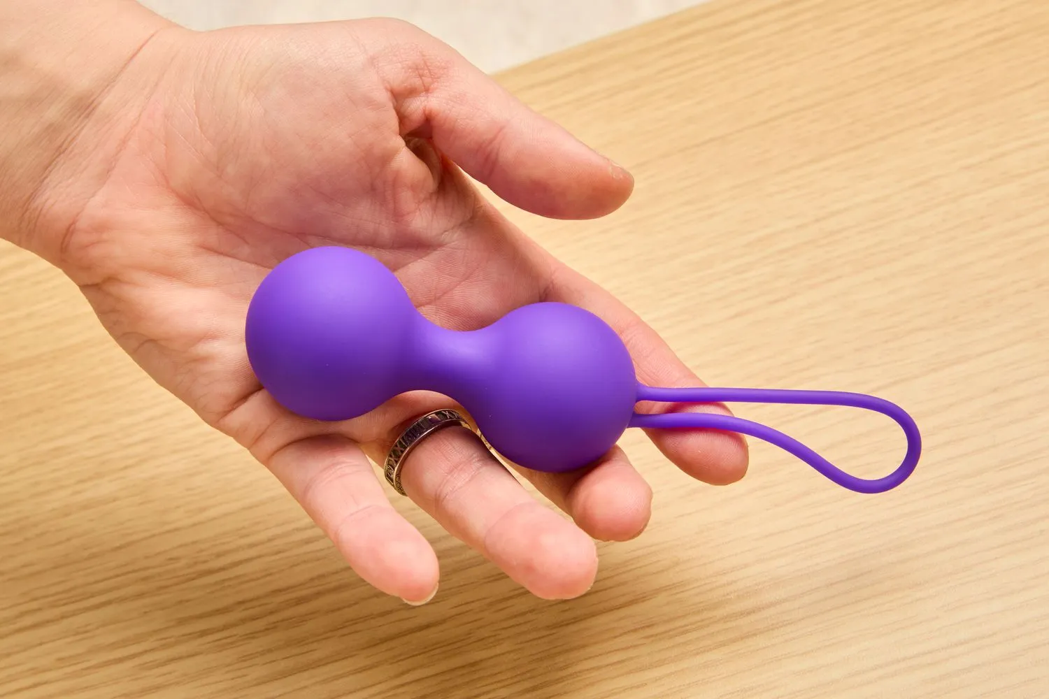Hình ảnh vật dụng hỗ trợ bài tập Kegel.