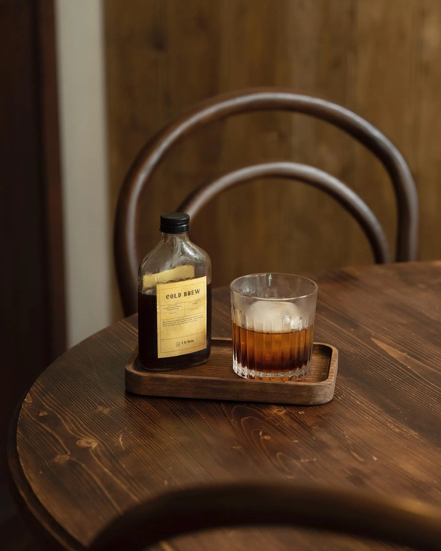 À La Main Café nằm ở bên trong căn biệt thự Pháp cổ điển