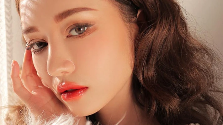Cách trang điểm đẹp lung linh dự tiệc Tất Niên của công ty