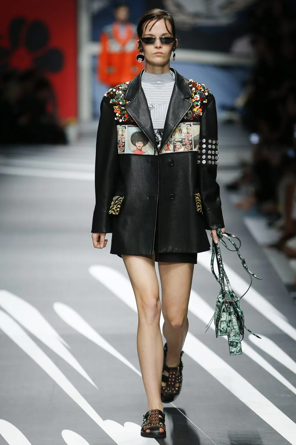 Prada Ready-to-wear Xuân 2018: Về những người phụ nữ mạnh mẽ, náo nhiệt và đầy sức quyến rũ