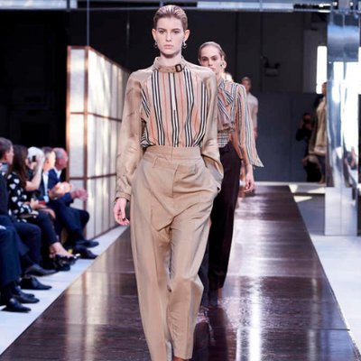 [LIVE 12:00 AM ngày 18/2] Burberry trình làng BST Thu - Đông 2019 tại London