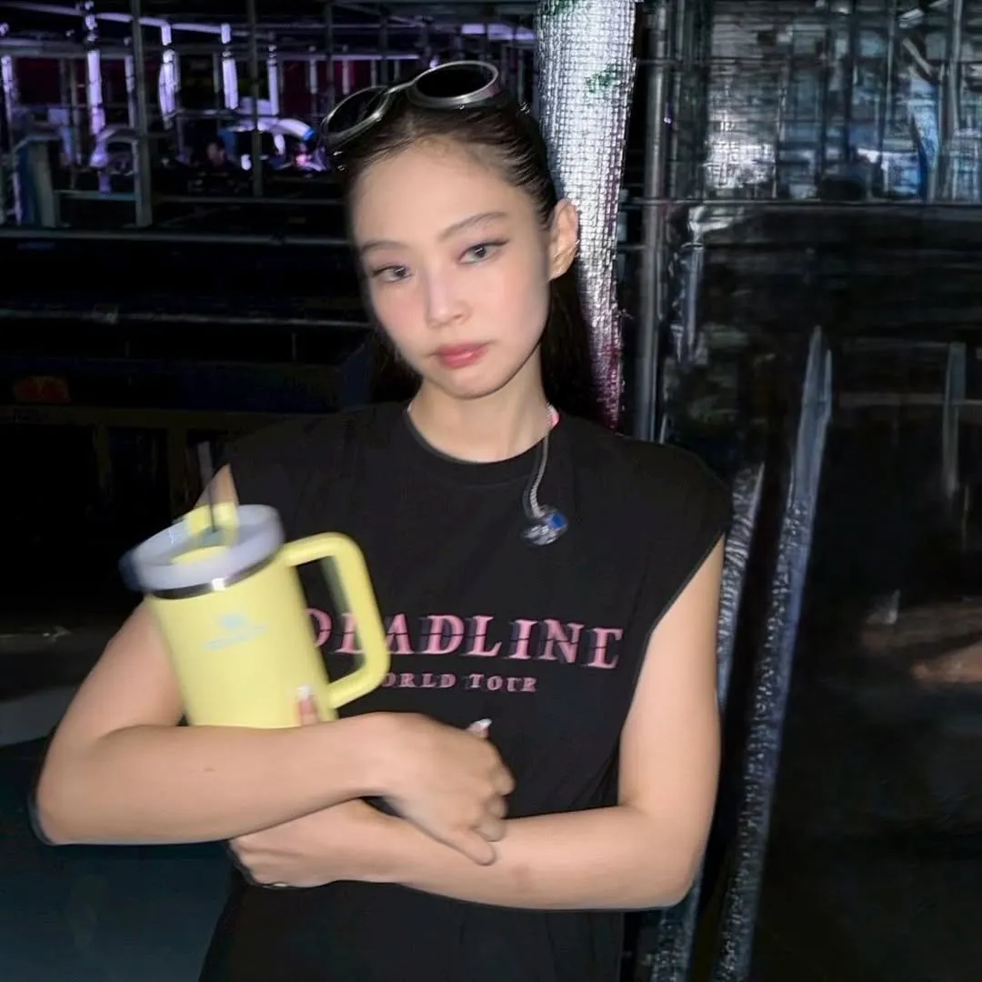 khoảnh khắc của Jennie tại hậu trường DEADLINE 2025