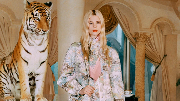 con hổ trong thời trang Gucci