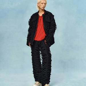 Môi điên cùng trang phục trong BST ss23