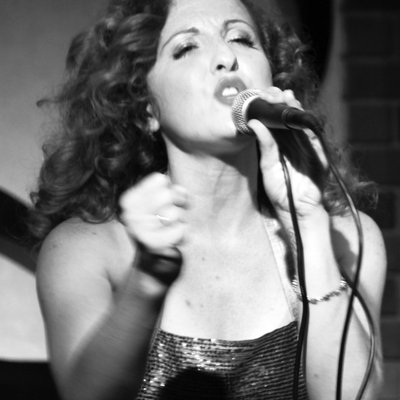 ellevn Jazz Diva Kristen Rossi - Metropole Hanoi