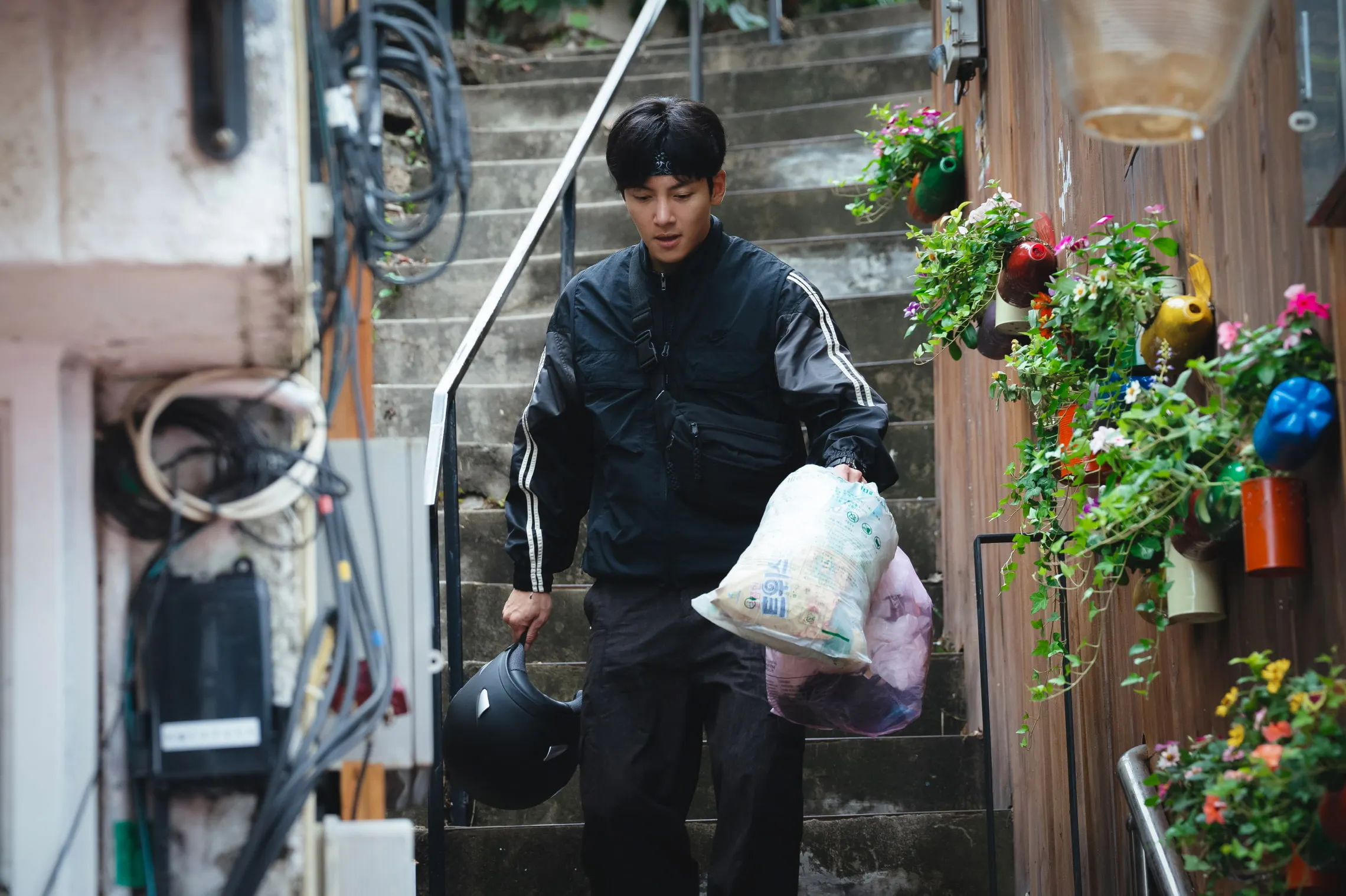 Ji Chang Wook thủ vai Park Tae Jung trong The Manipulated 