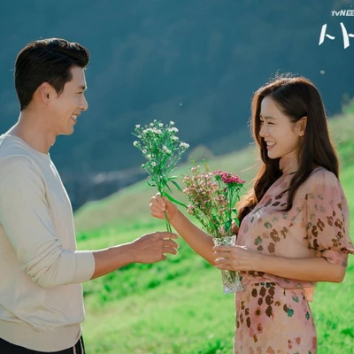 son ye jin hyunbin cười