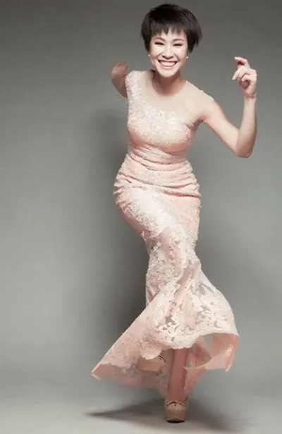 Một Uyên Linh quyến rũ trong trang phục NTK Lý Quý Khánh 