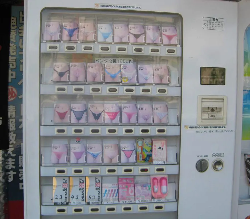 van hoa nhat ban - vending machine panties - elle viet nam