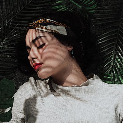 tính cách cô gái nằm trên lá