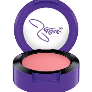 Rúng động trước BST MAC Cosmetic x Selena ELLE VN