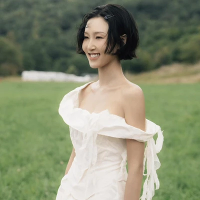 Hình ảnh Hwasa (MAMAMOO) sau khi giảm cân để trở lại với âm nhạc năm 2025.