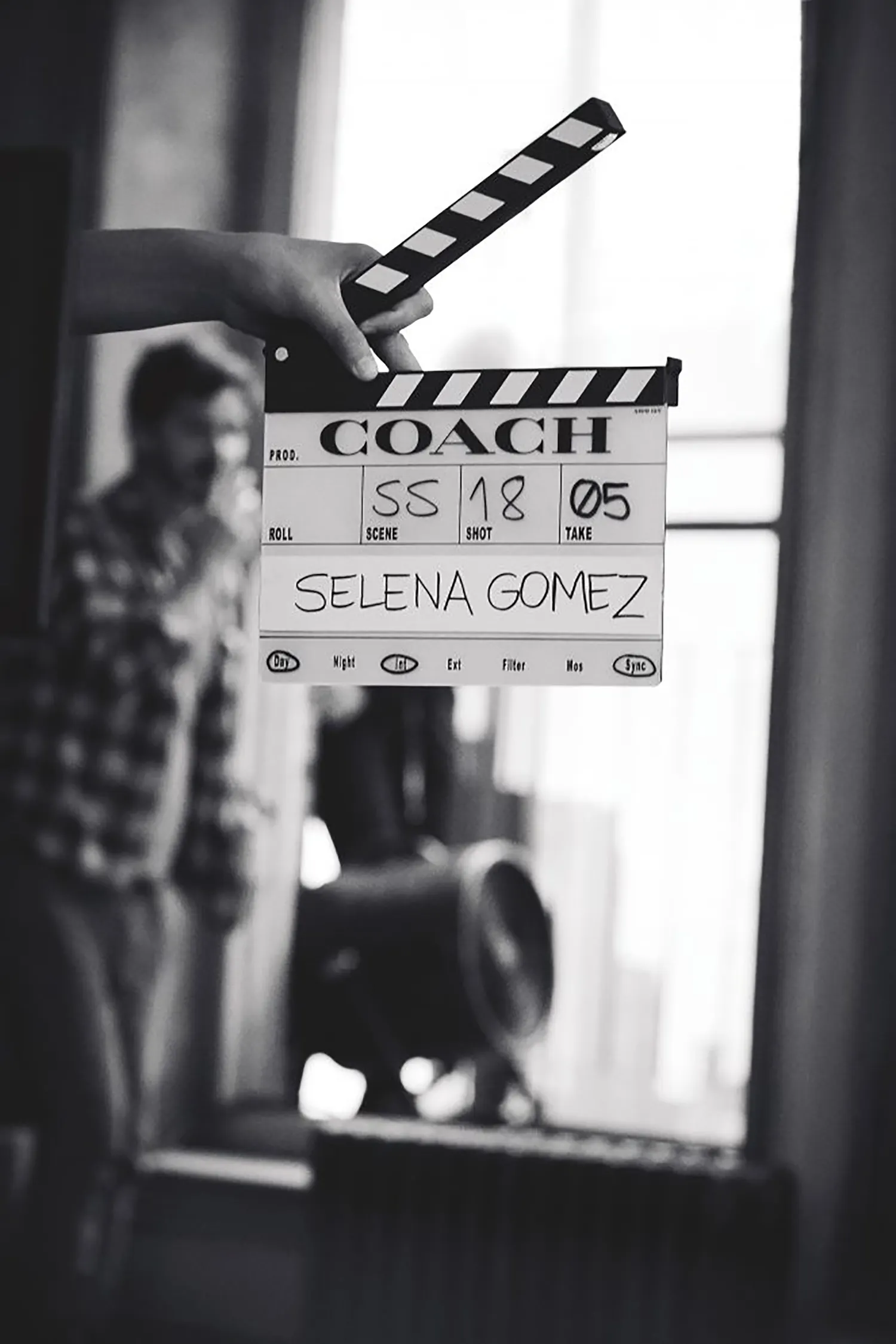 Selena Gomez hợp tác với Coach tung ra BST túi xách thời trang trong chiến dịch Mùa xuân 2018 Selena Gomez hợp tác với Coach tung ra BST túi xách thời trang trong chiến dịch Mùa xuân 2018