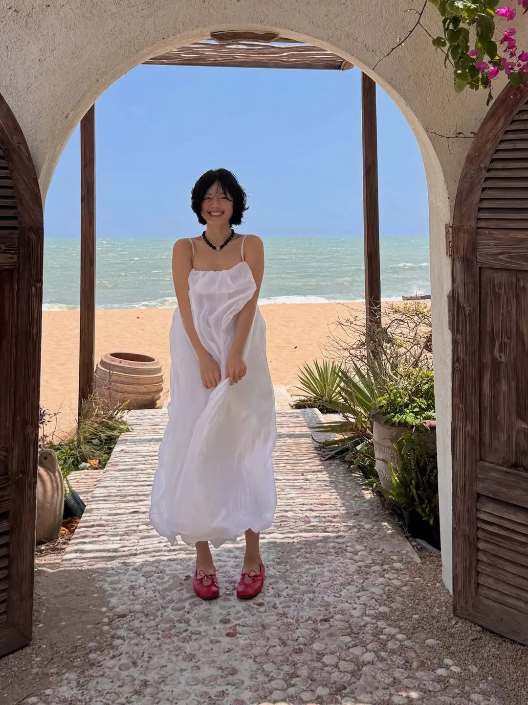 Làm bạn với gió chính là những chiếc váy maxi với chất liệu bồng bềnh dễ thương.