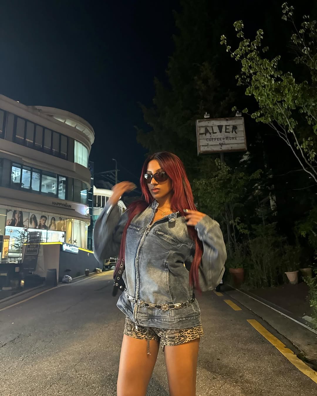 Lara Raj (Katseye) và cuộc hồi sinh không hồi kết của Y2K | ELLE