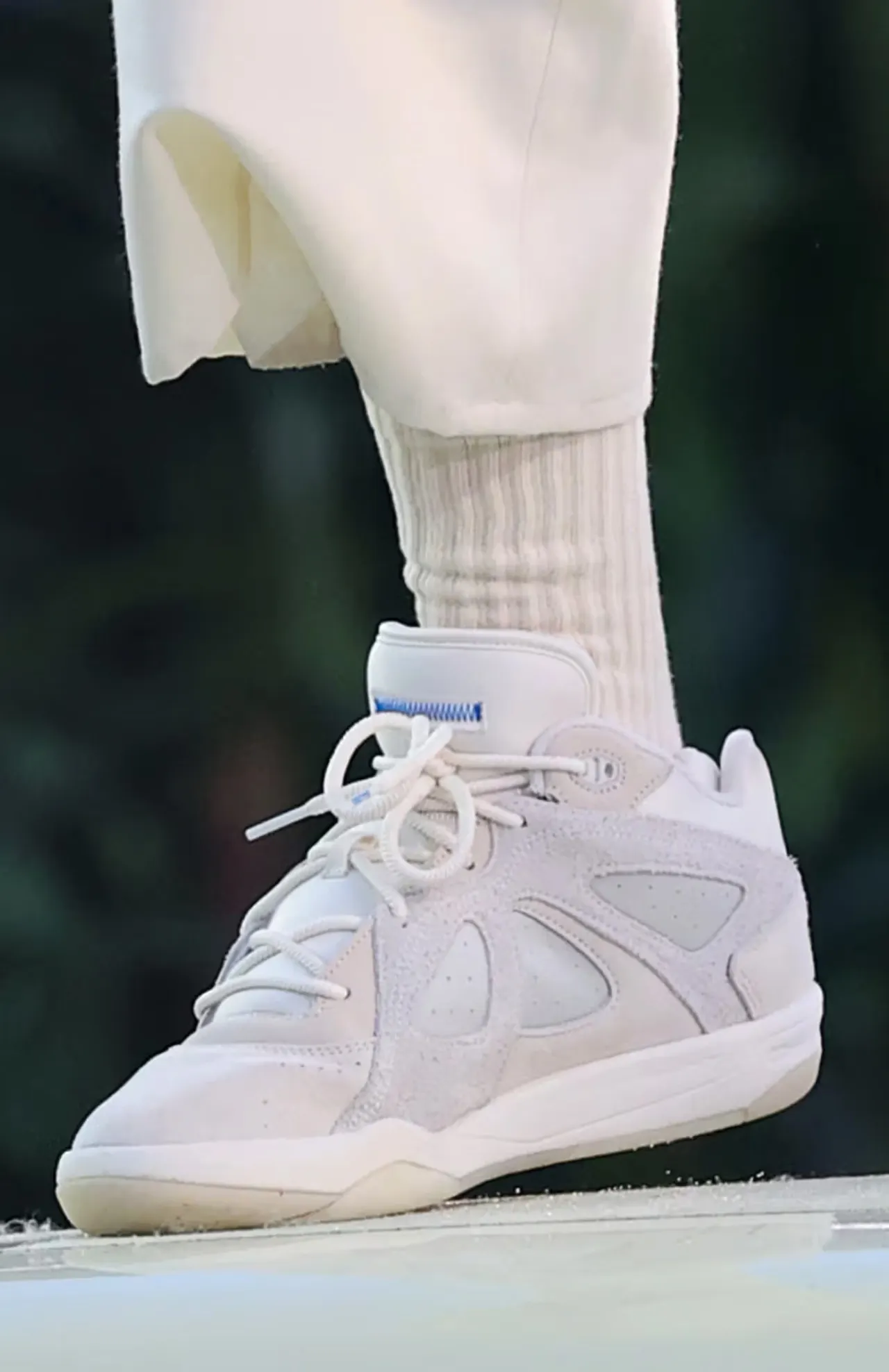 Bad Bunny mang adidas BadBo 1.0