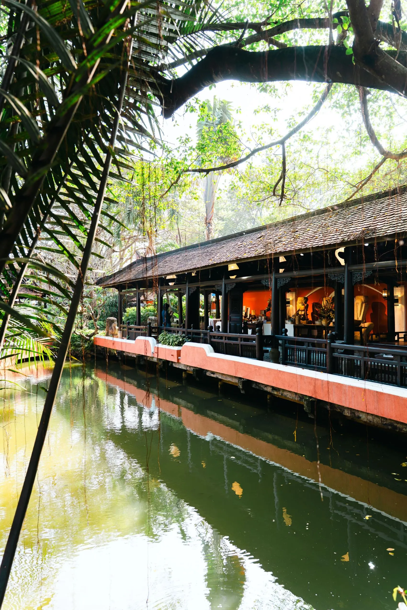 không gian yên bình, thơ mộng của nhà hàng Bến Thời Gian