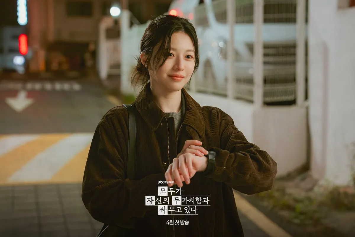 Go Youn Jung thủ vai nhà sản xuất phim Byeon Eun A trong phim We Are All Trying Here