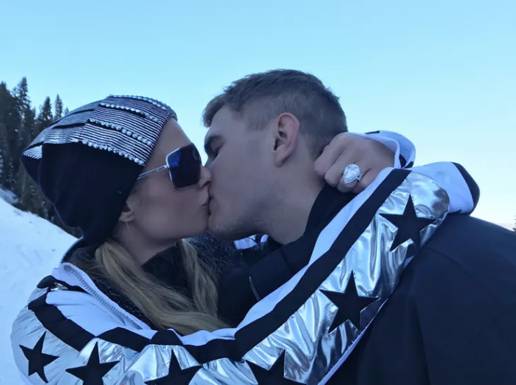 elle-viet-nam-paris-hilton-chinh-thuc-dinh-hon-cung-tai-tu-dien-anh-chris-zylka