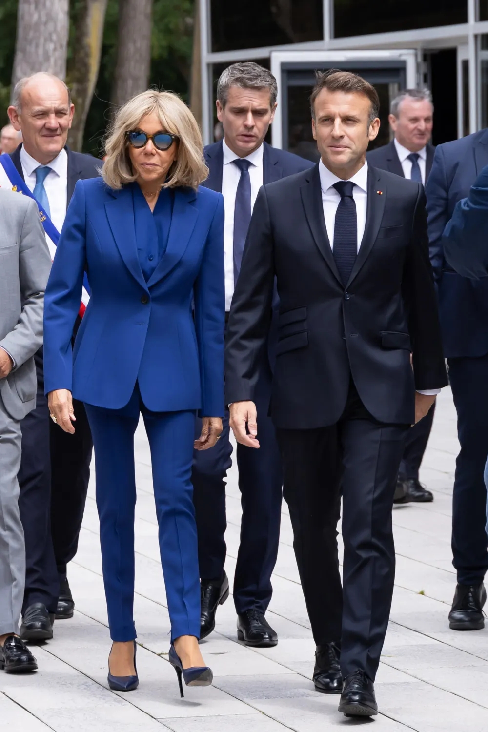 Brigitte Macron diện vest xanh 