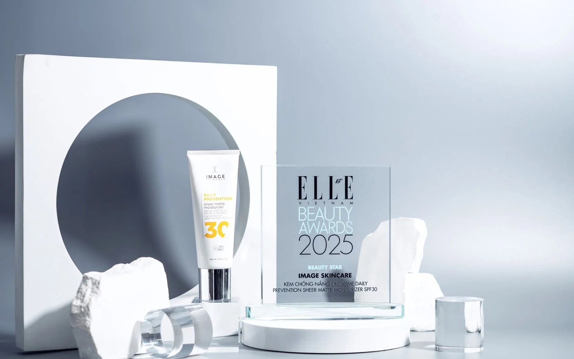 Kem chống nắng exosome Daily Prevention Sheer Matte Moisturizer SPF 30 của Image Skincare đạt giải Beauty Star – Kem chống nắng tốt nhất năm 2024 tại ELLE Beauty Awards 2025
