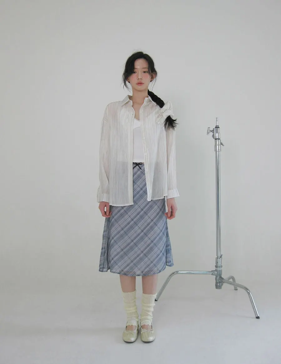 Váy midi kết hợp cùng giày bệt