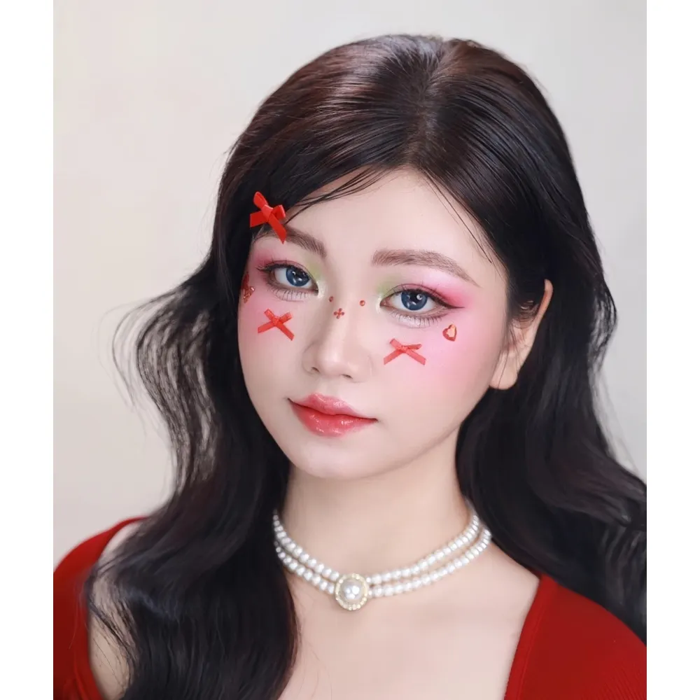 Đôi mắt được tô màu của quả ổi.