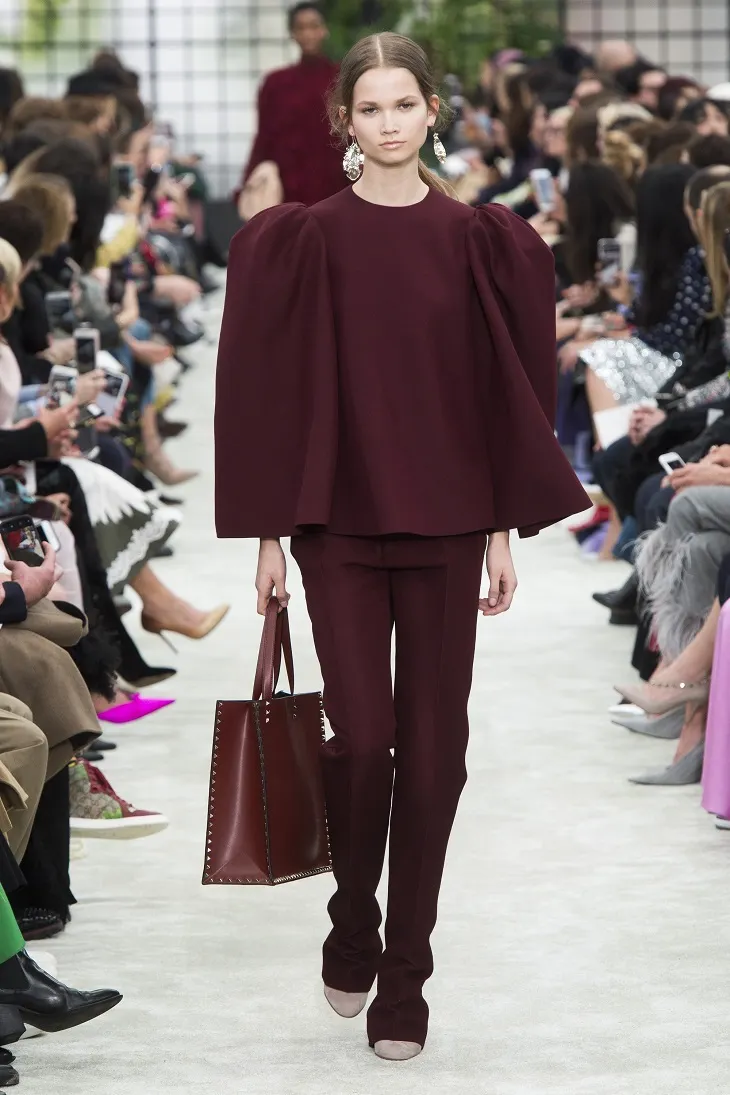 ELLE Việt Nam - Say trong giấc mơ mùa hạ cùng “khu vườn địa đàng” của Valentino 2018 (27) ELLE Việt Nam - Say trong giấc mơ mùa hạ cùng “khu vườn địa đàng” của Valentino 2018 (27)