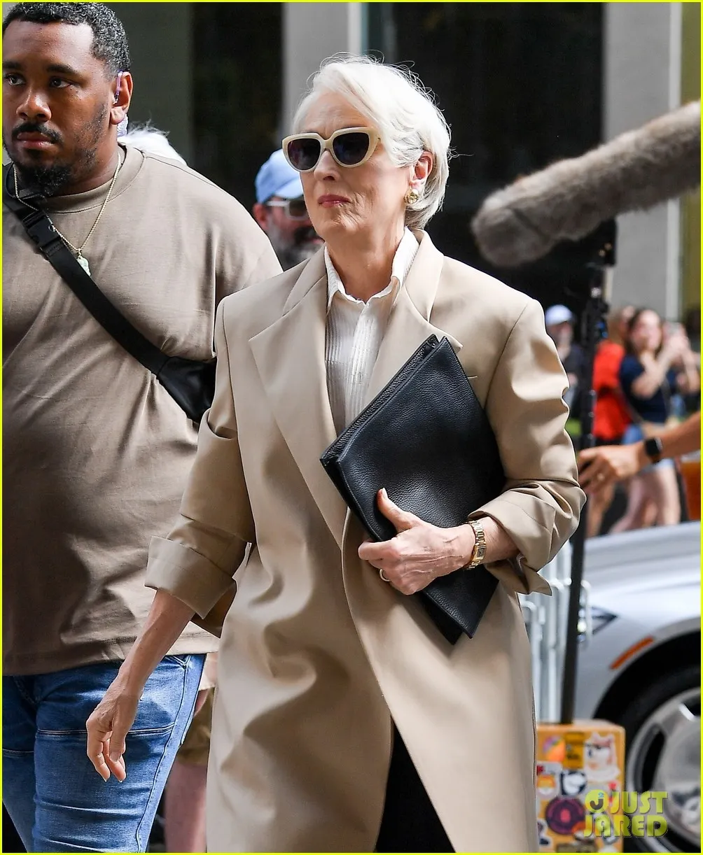  Miranda chọn túi xách Jacquemus 