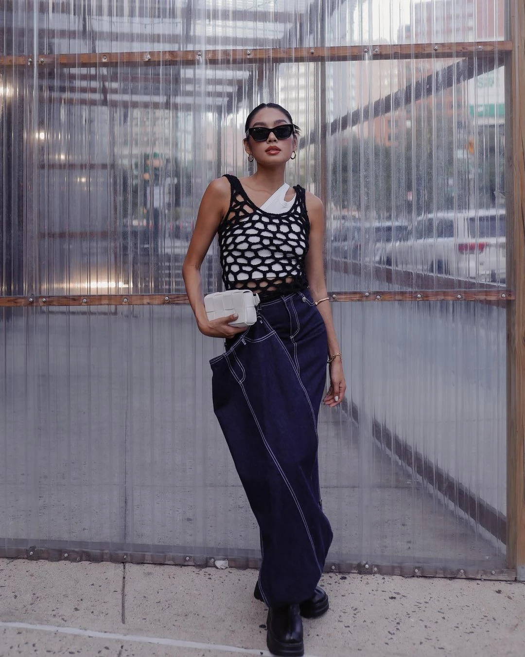 Thảo Nhi Lê diện chân váy denim maxi