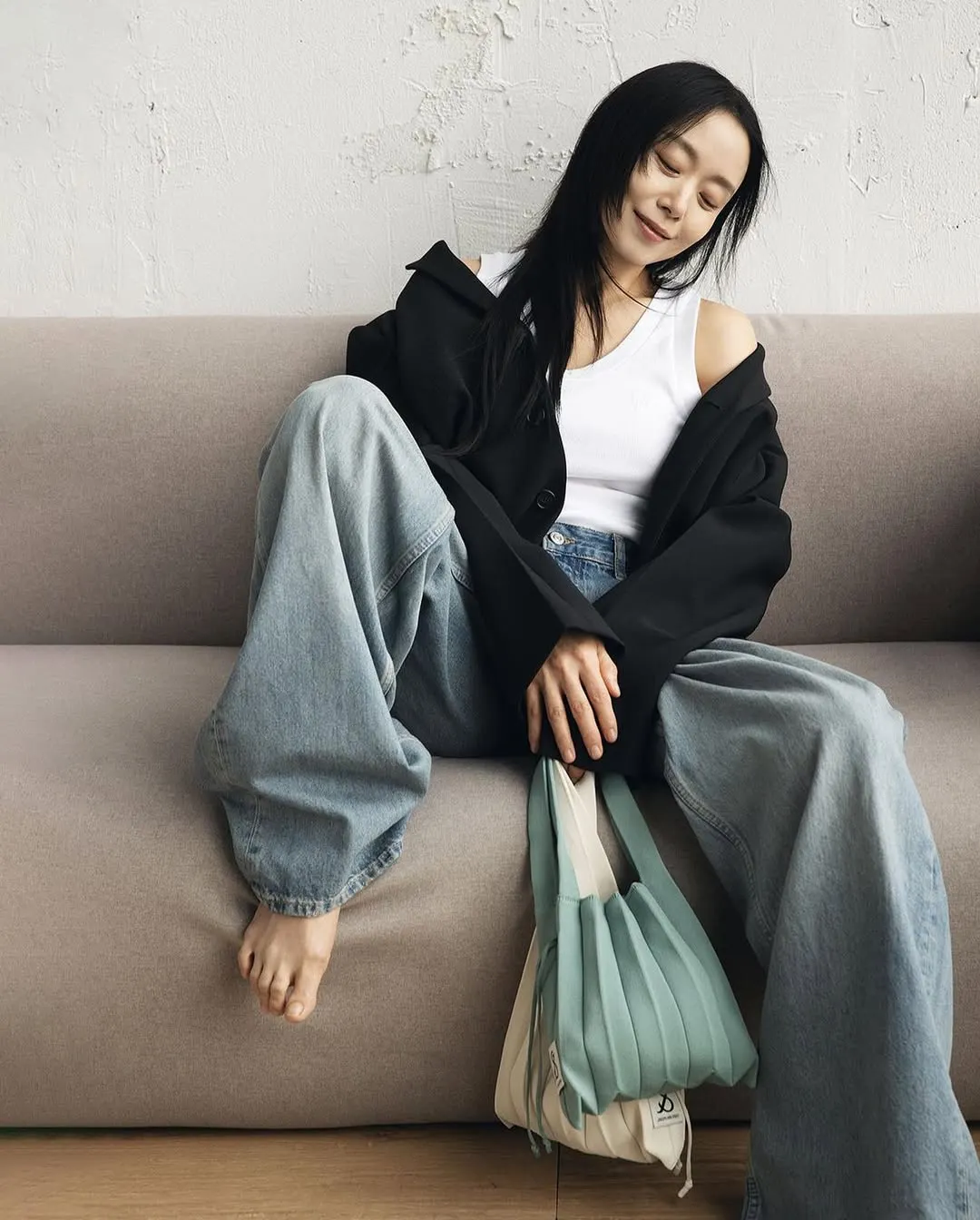 Thời trang của jeon do yeon áo khoác jean 