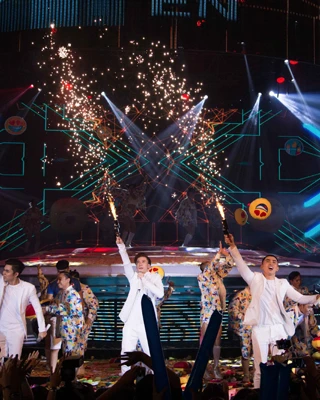 10.000 máy bay giấy tạm biệt boy band 365