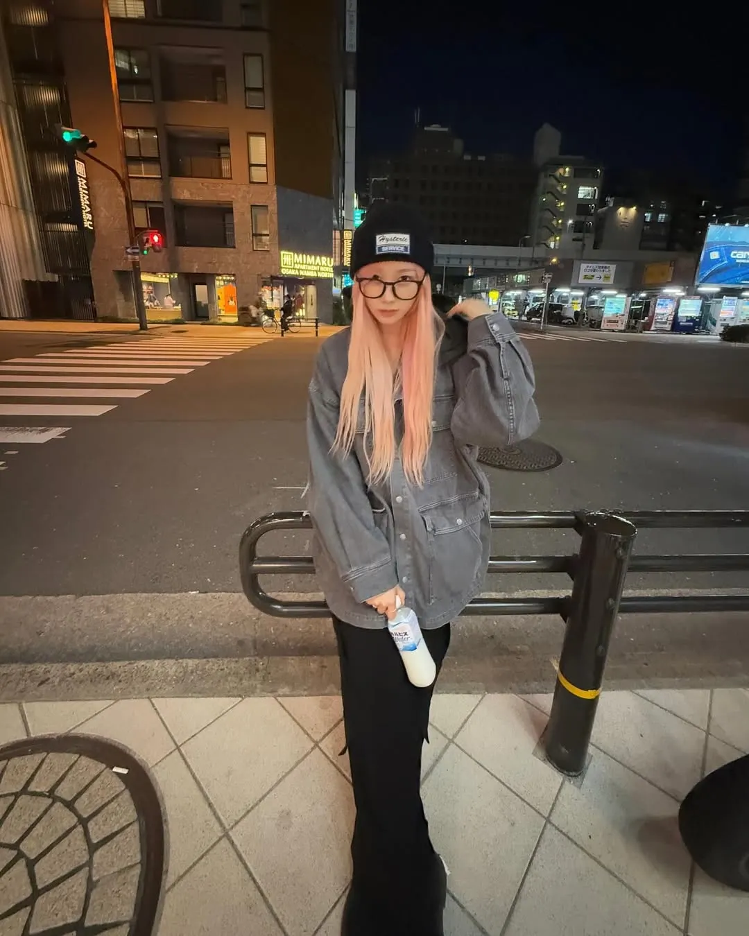 Gissel diện phong cách "geek-chic"