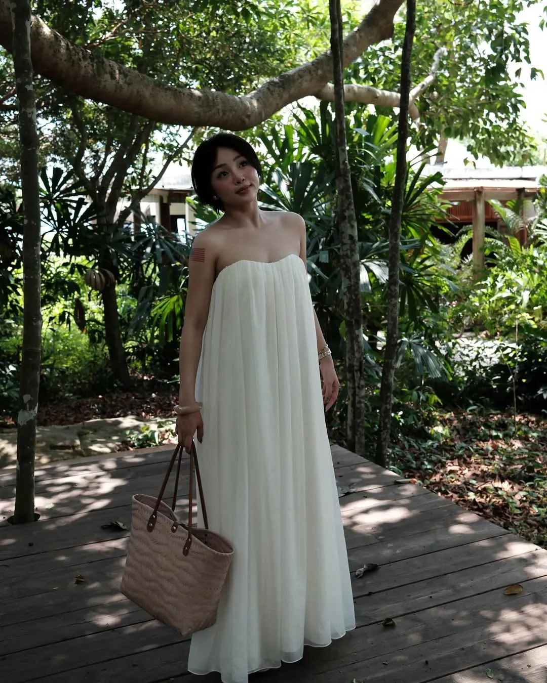 đầm suông dạng búp bê trắng 