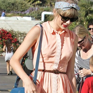 Quá trình lột xác hoàn hảo của Taylor Swift sau 10 năm ca hát - ELLE VN