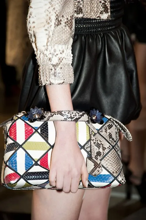 Những chiếc túi xách ấn tượng ở tuần lễ thời trang Milan Thu Đông 2016