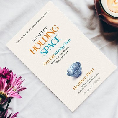 giới thiệu sách hay ôm giữ không gian