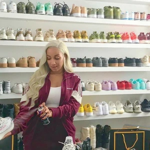 Những cô nàng sở hữu tủ giày sneaker trong mơ của mọi cô gái