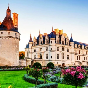 lâu đài Château de Chenonceau và hoa Pháp