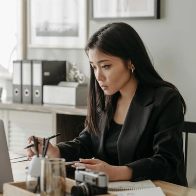 ghét bạn thành công