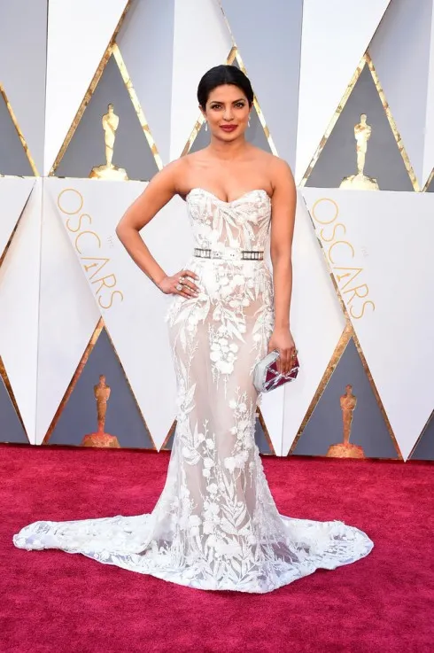 Priyanka Chopra, ngôi sao bộ phim Quantico của nhà đài ABC, lộng lẫy trong trang phục Zuhair Murad Couture.