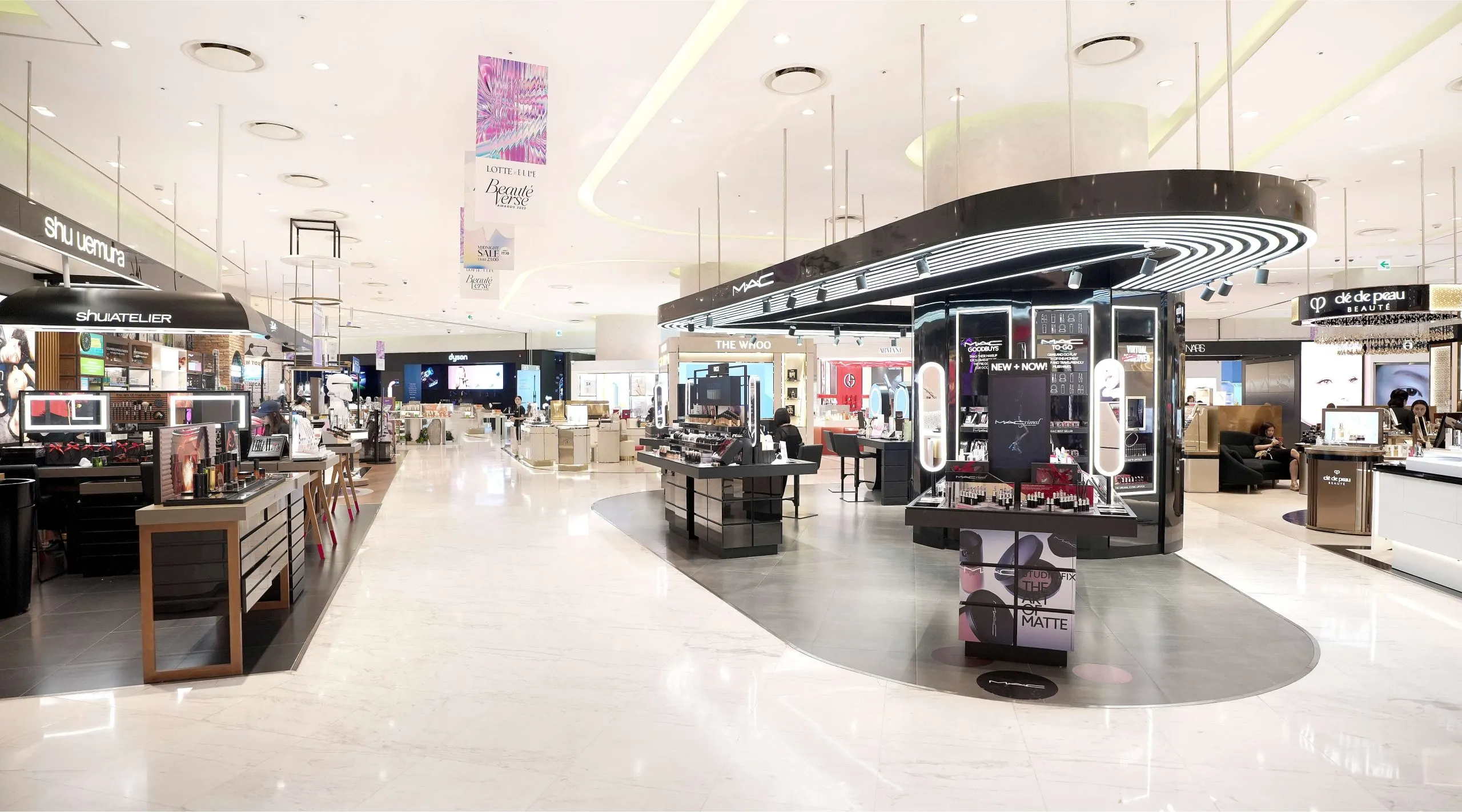 Hình ảnh khu vực làm đẹp tại LOTTE Department Store Hanoi.