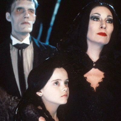 thời trang gothic trong the Addams Family