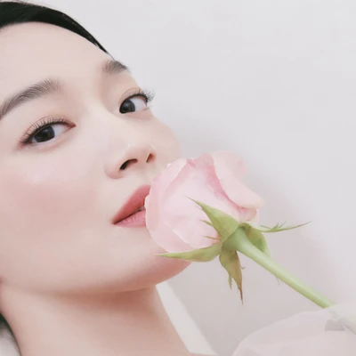 shin min a cầm hoa