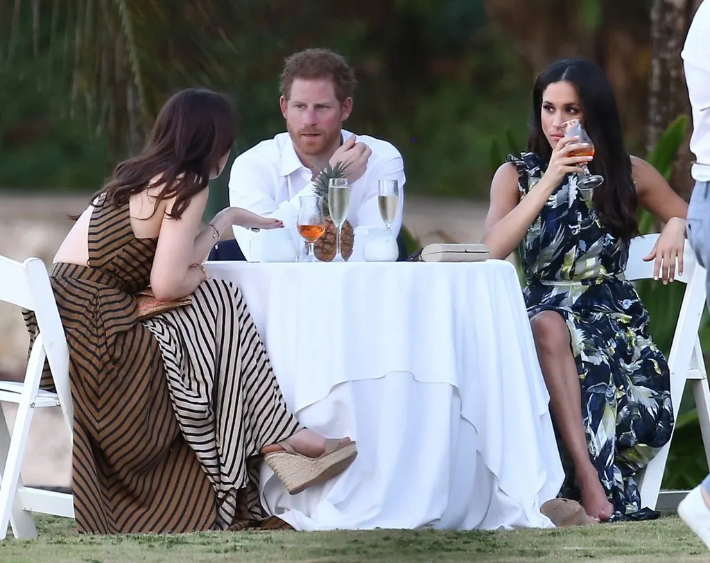 Ai là ứng cử viên sáng giá thiết kế váy cưới cho nàng dâu tương lai Meghan Markle trong ngày trọng đại