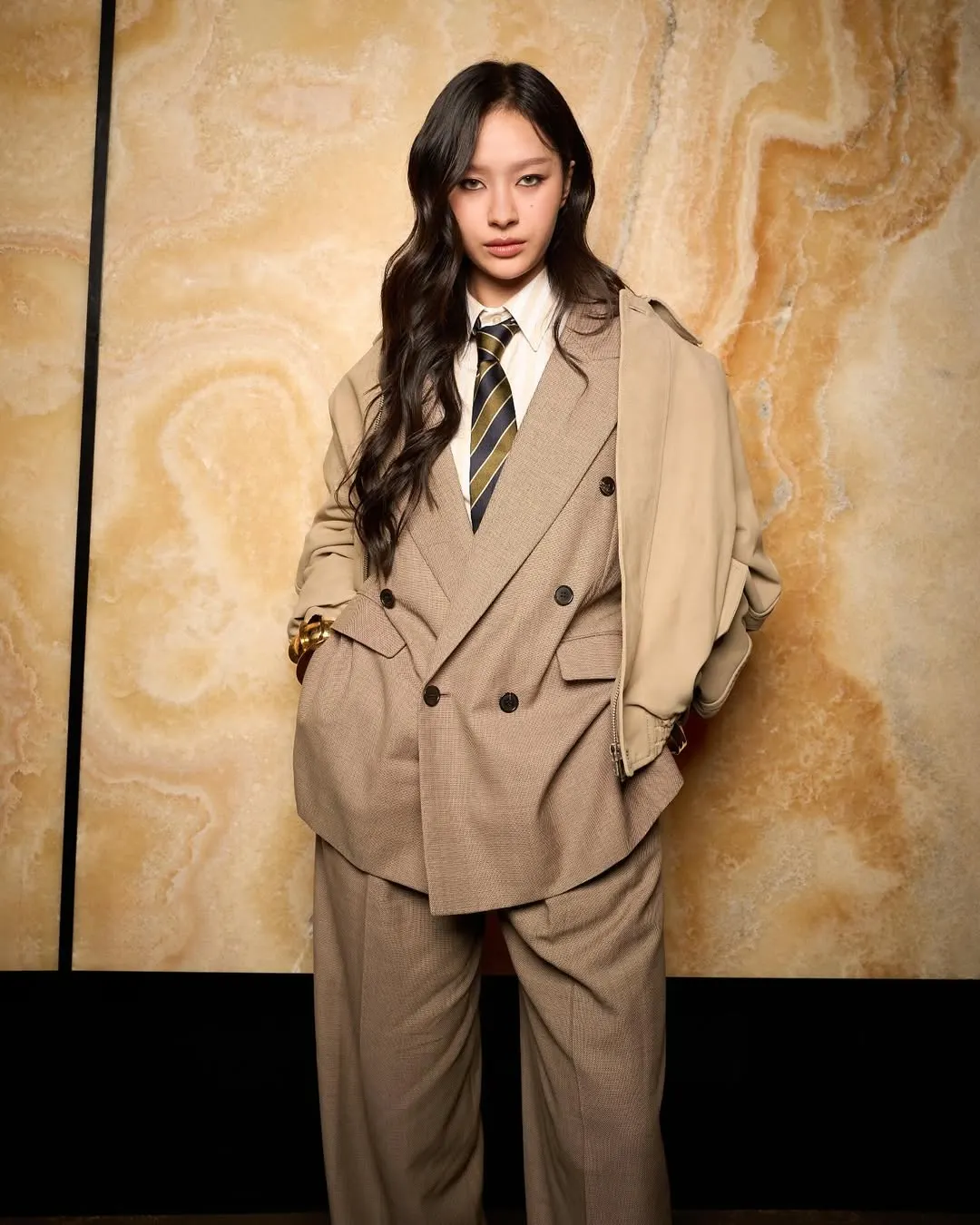 sao thái Milk Pansa Vosbein tại show Saint Laurent