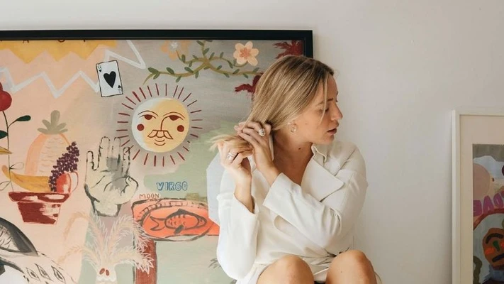 cô gái chuẩn bị đi làm buổi sáng mathilde-langevin-unsplash