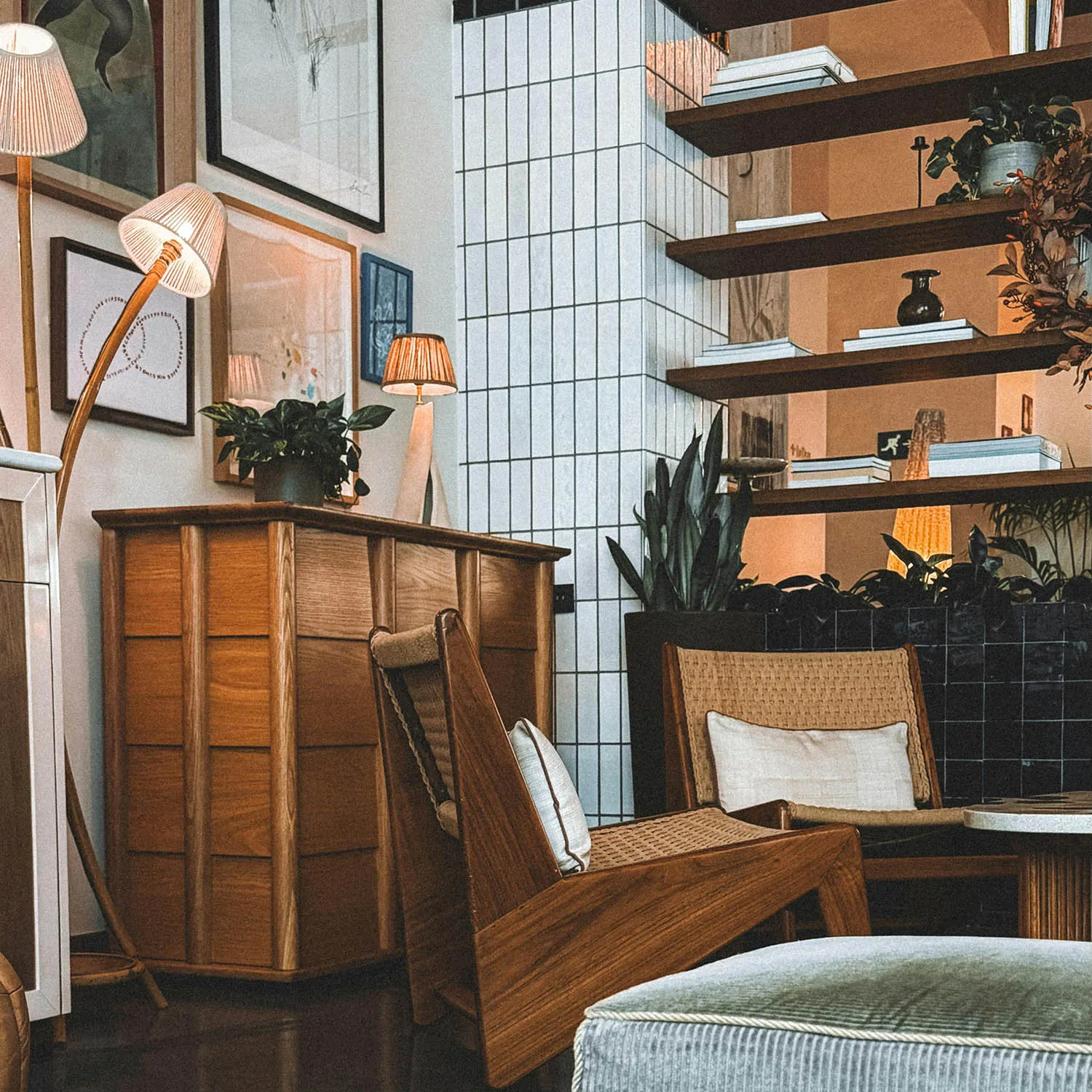 góc đọc sách cân bằng giữa các yếu tố 